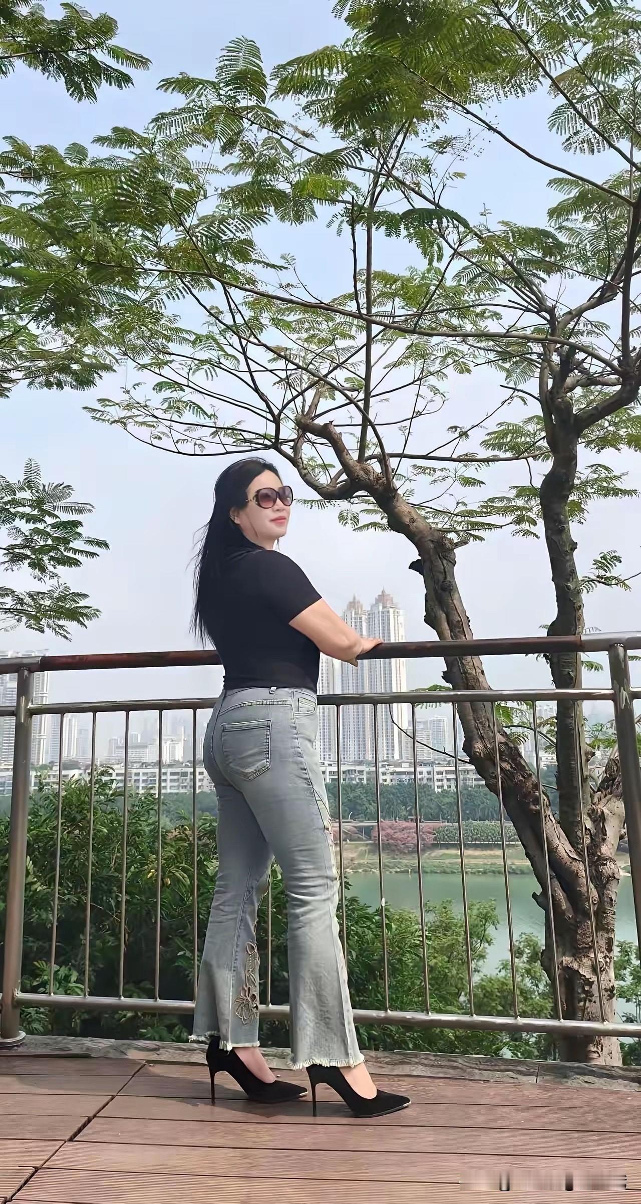 不管你是男人还是女人
只要别人不去在乎你的感受
只要别人不站在你的立场考虑问题