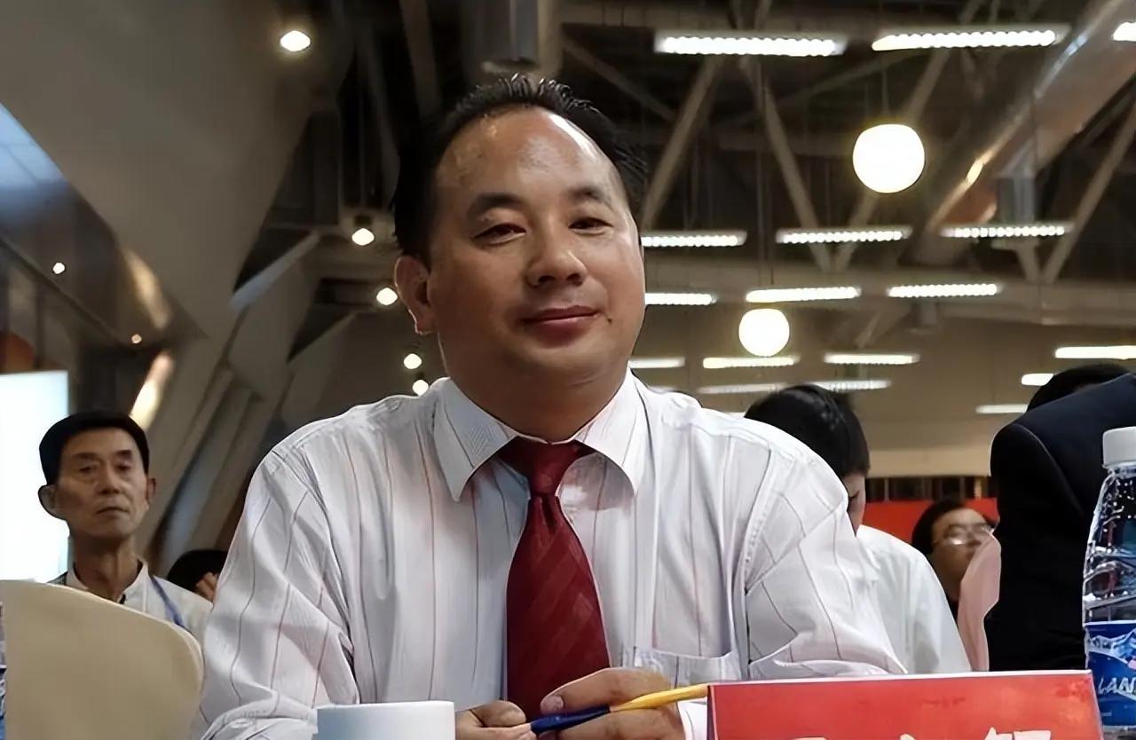 从安徽小村到深圳首富，再到负债百亿“限高”名单，世界铜王王文银的千亿帝国为何一夜