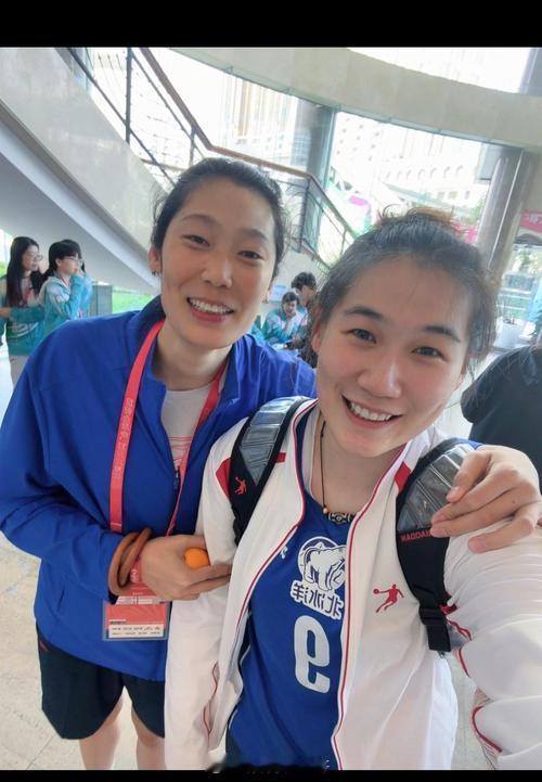 王芸蕗为朱婷发声最近，中国女排前国手王芸蕗在接受访谈时表示，没有去巴黎奥运会觉得