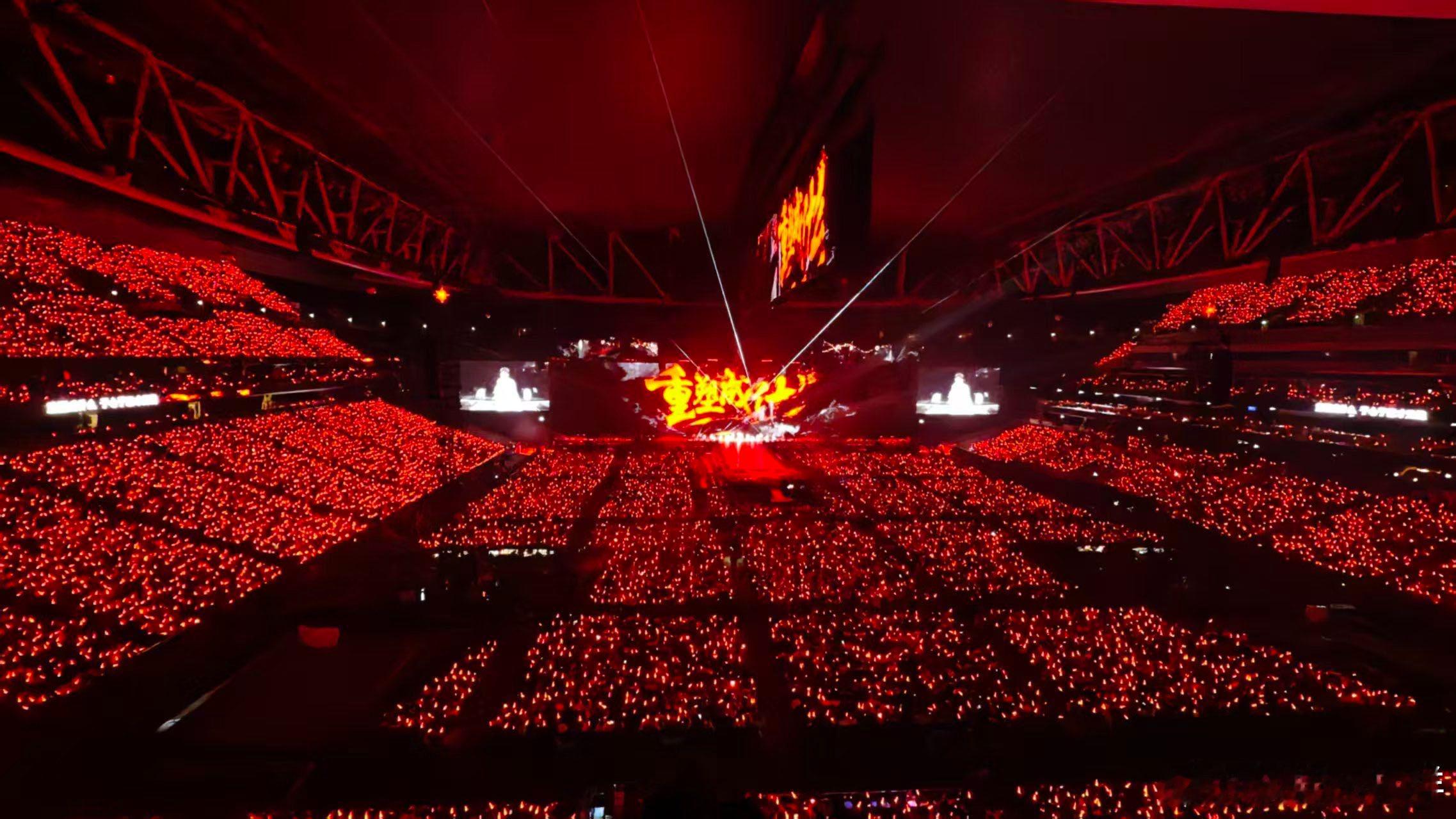 周深香港上座率周深香港跨年演唱会 被周深香港跨年的上座率狠狠震撼，场馆里满满都是