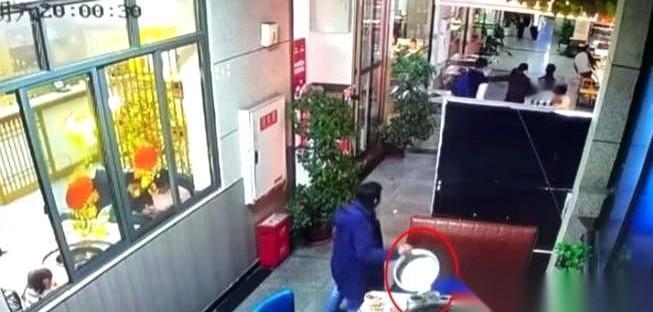 我跟你讲，这辈子听过最离谱的借口，就是那句：“我以为锅是打包送的。”
哥们儿，你