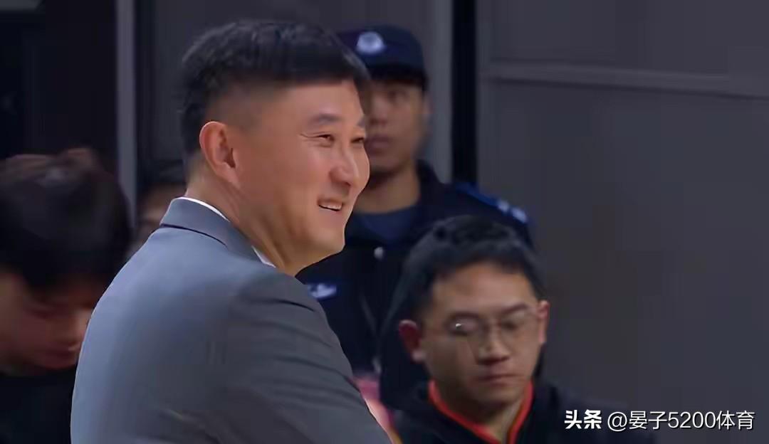 万万没有想到，CBA榜首大战，居然打出了这么大的分差！40分！广东主场73-11