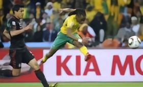 2026世界杯揭幕战，墨西哥坐拥高海拔主场优势，其战术体系预计围绕阵型稳固与边路