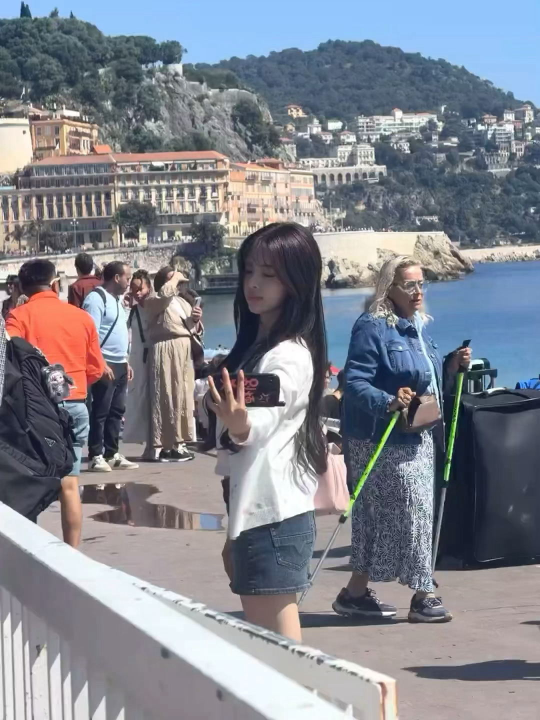 🇫🇷尼斯老城遇到杨超越自拍中～怎么路人随拍都这么美 