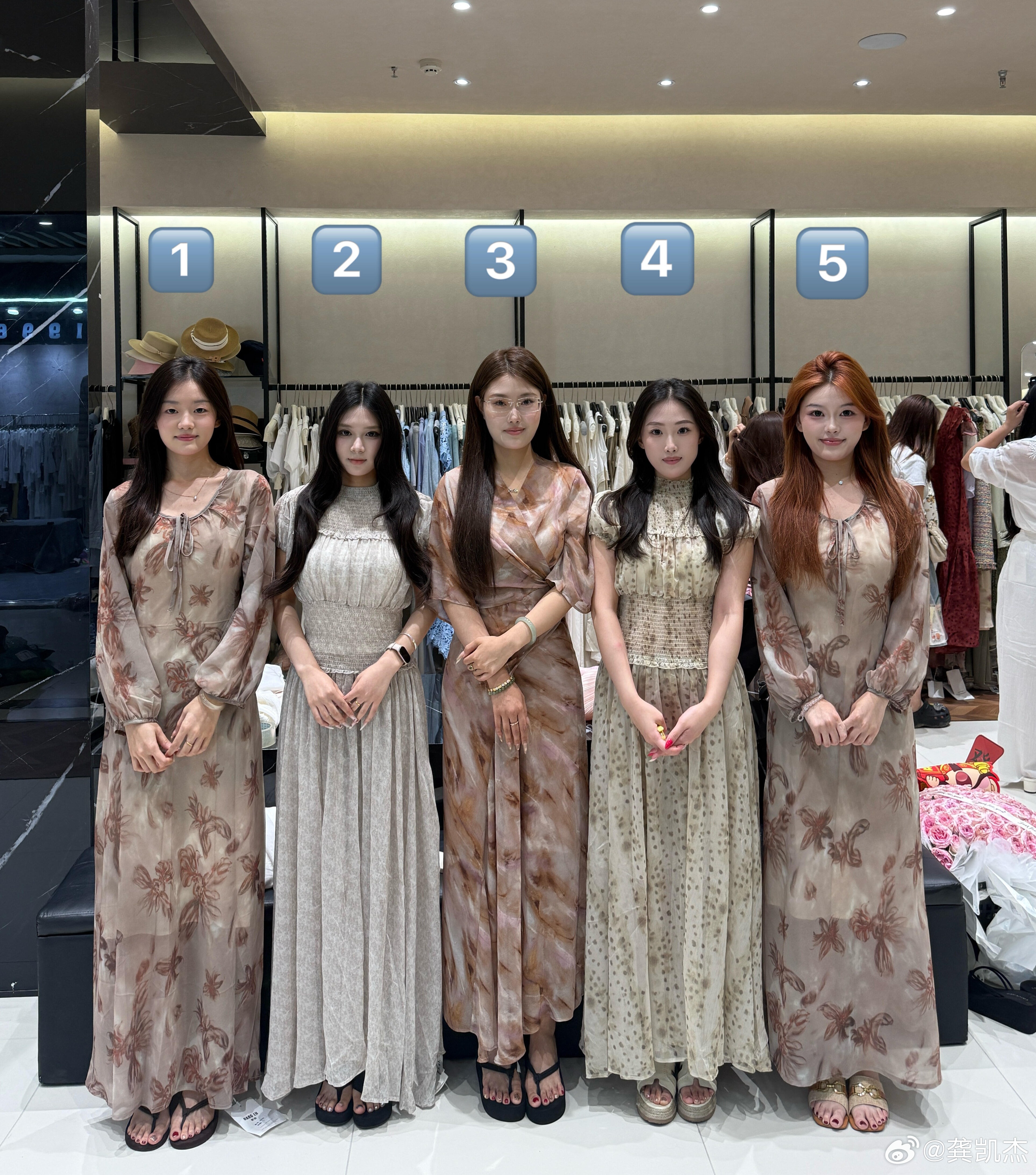 仅凭第一眼，这家店的这些店员按照颜值排名，你会怎么排？ 