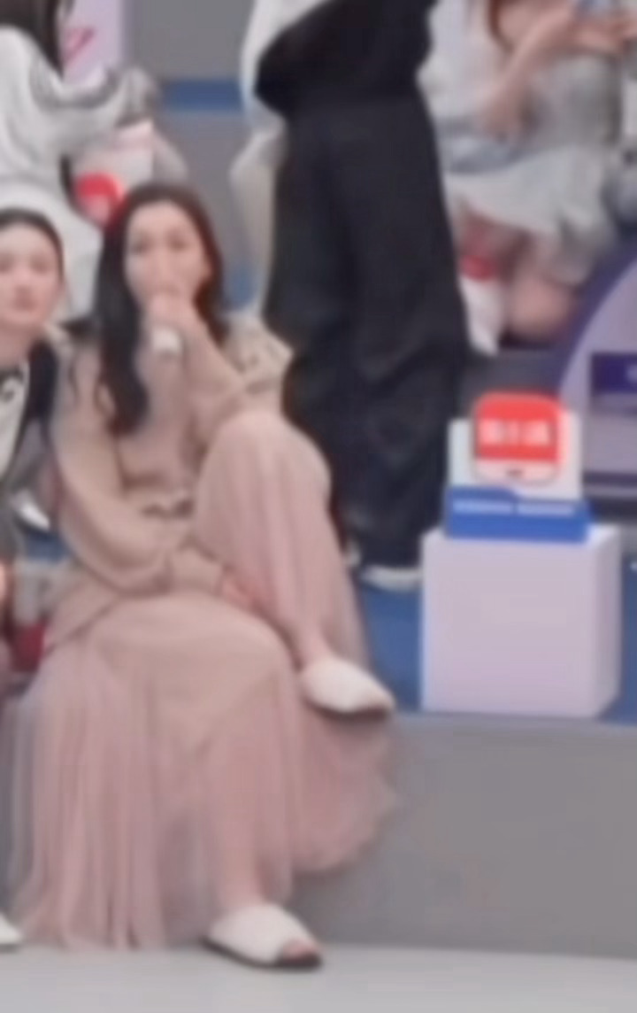 吴佩慈 ：范范！这样真的好吗？？浪姐直播