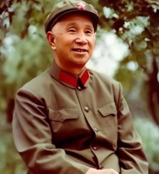 1959年王耀武被特赦后，提出要见粟裕将军，见到粟裕后，两人热情地抱在了一起，接