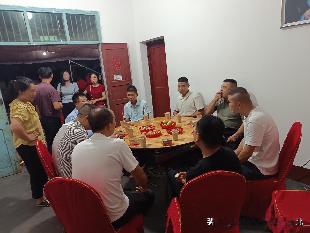 猪尾巴黄豆汤，灰服元气，混身是劲
母鸡生蚝汤就像换了个老公一样
鸽子绿豆汤，第二