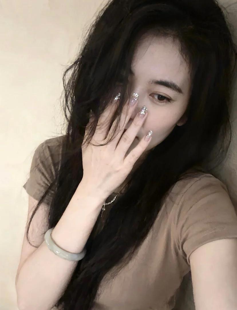 就凭我一边带娃 一边赚钱 一边打理生活
还能保证自己不狼狈
我已经很棒 很了不起