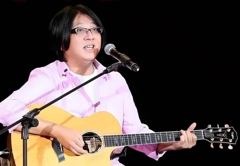 SHE悼念袁惟仁我不奇怪，
那英悼念袁惟仁我也不觉得奇怪，
唯独一向沉默的王菲也