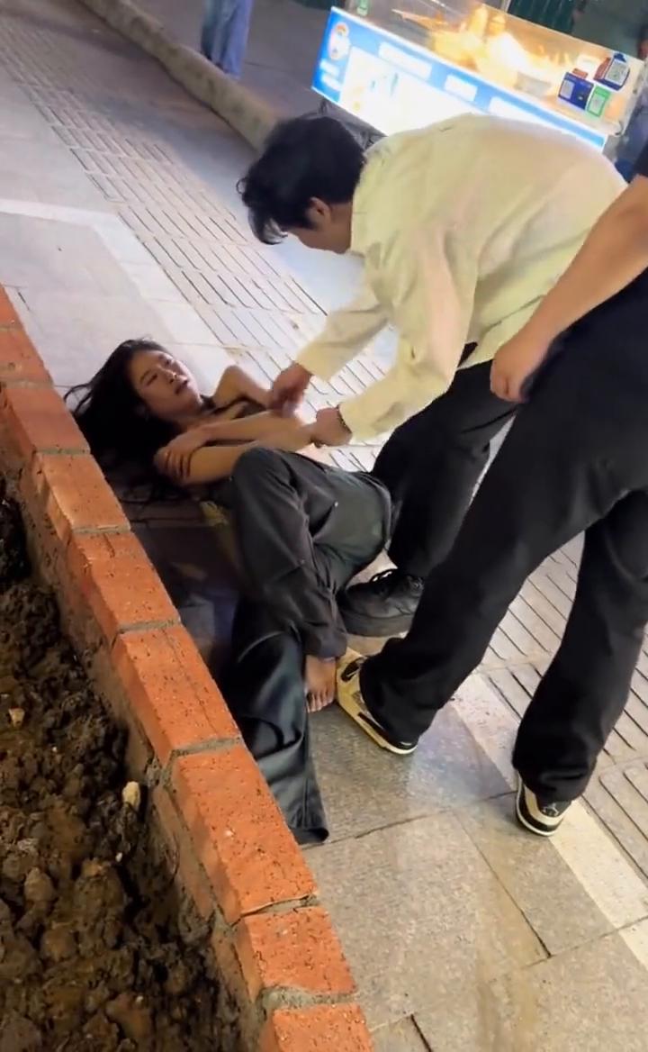 好多鞋。