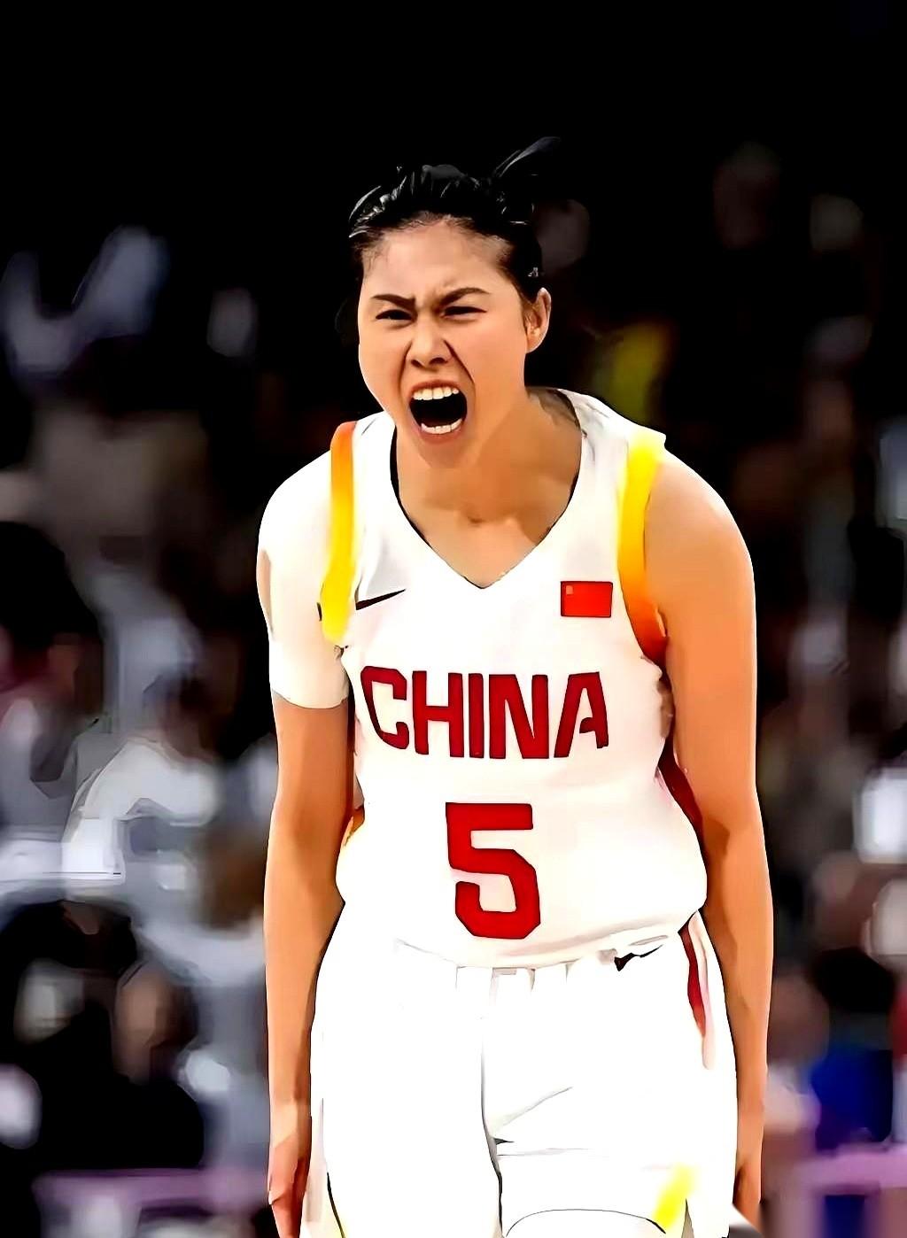 前脚刚宣布进教练组，后脚看队友打得憋屈，直接自己换衣服上场了。
就昨天，四川打山