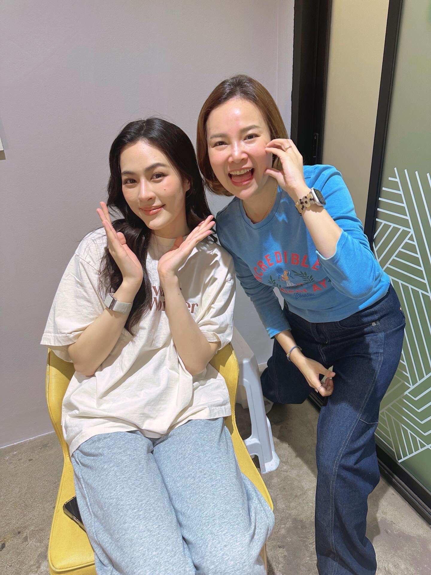Laurier拍摄合影，私服最俊了邝玲玲
