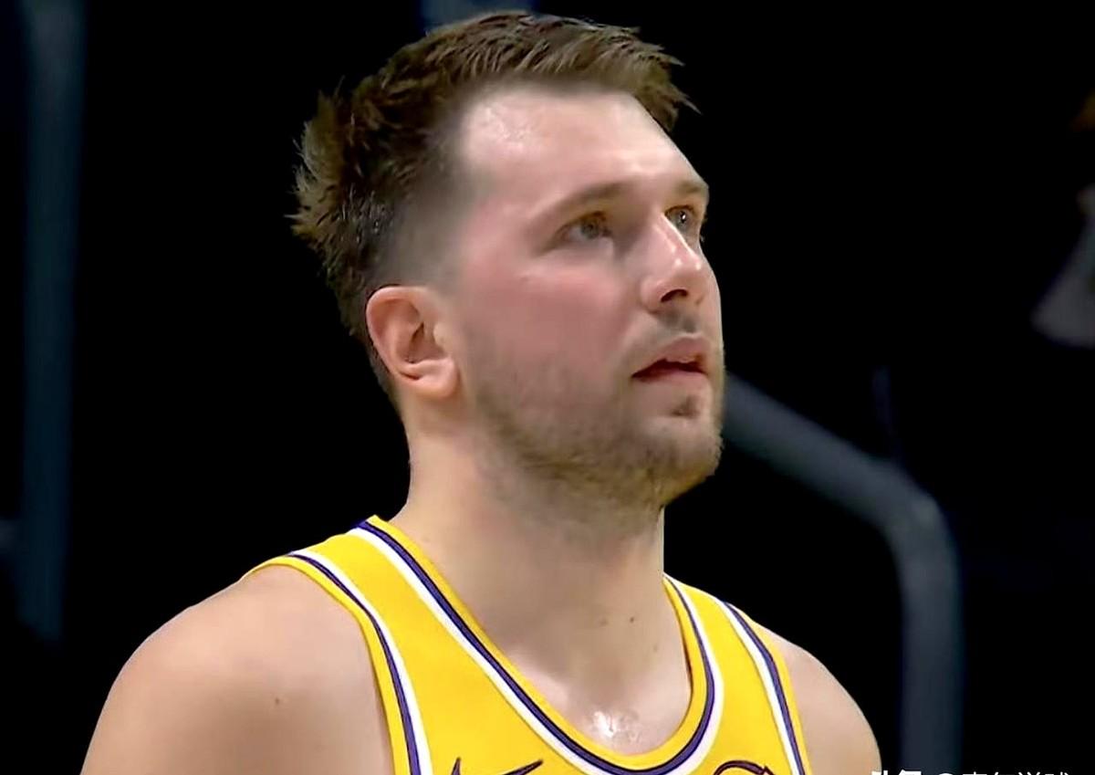 砍瓜切菜！东契奇又单节20分！

这场背靠背对阵太阳队的比赛，东契奇首节最后一分