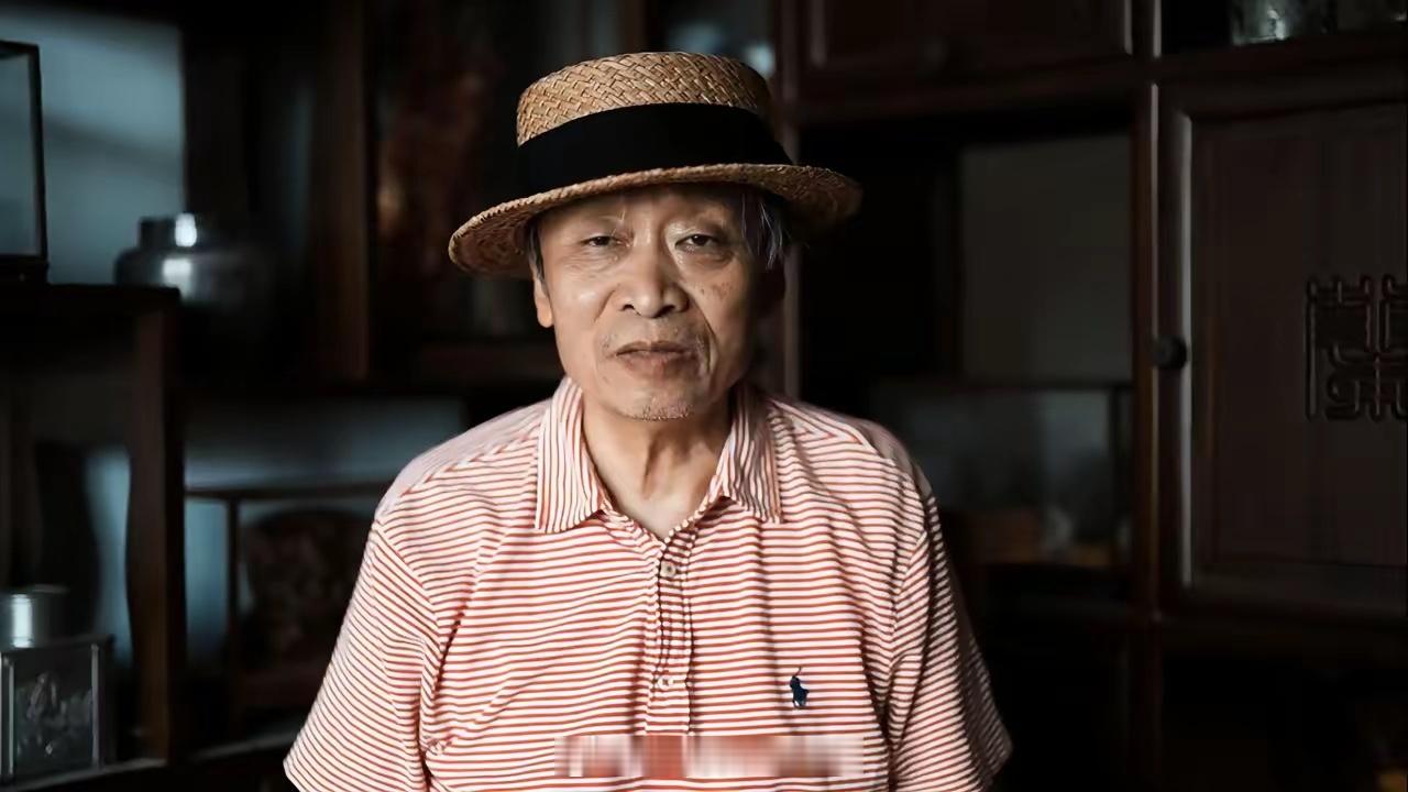 【学校虽然小，但是有骨气】王小东要碰瓷我，我也没多少意见，你爱碰瓷我就碰瓷我，我