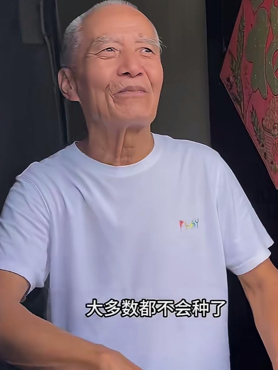 葫芦娃爷爷回应
为什么要摘葫芦
真正的原因，不是因为年纪大了，而是说人太多了，怕