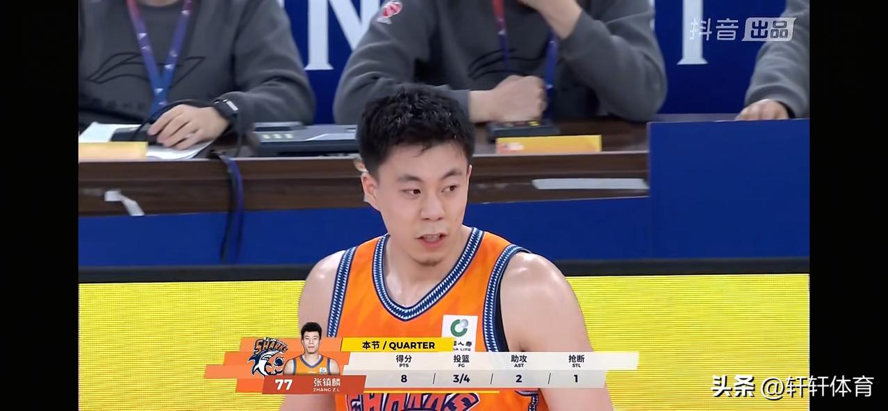 CBA本轮焦点战上海男篮坐镇主场迎战广东男篮，半场比赛结束上海男篮以51-41领