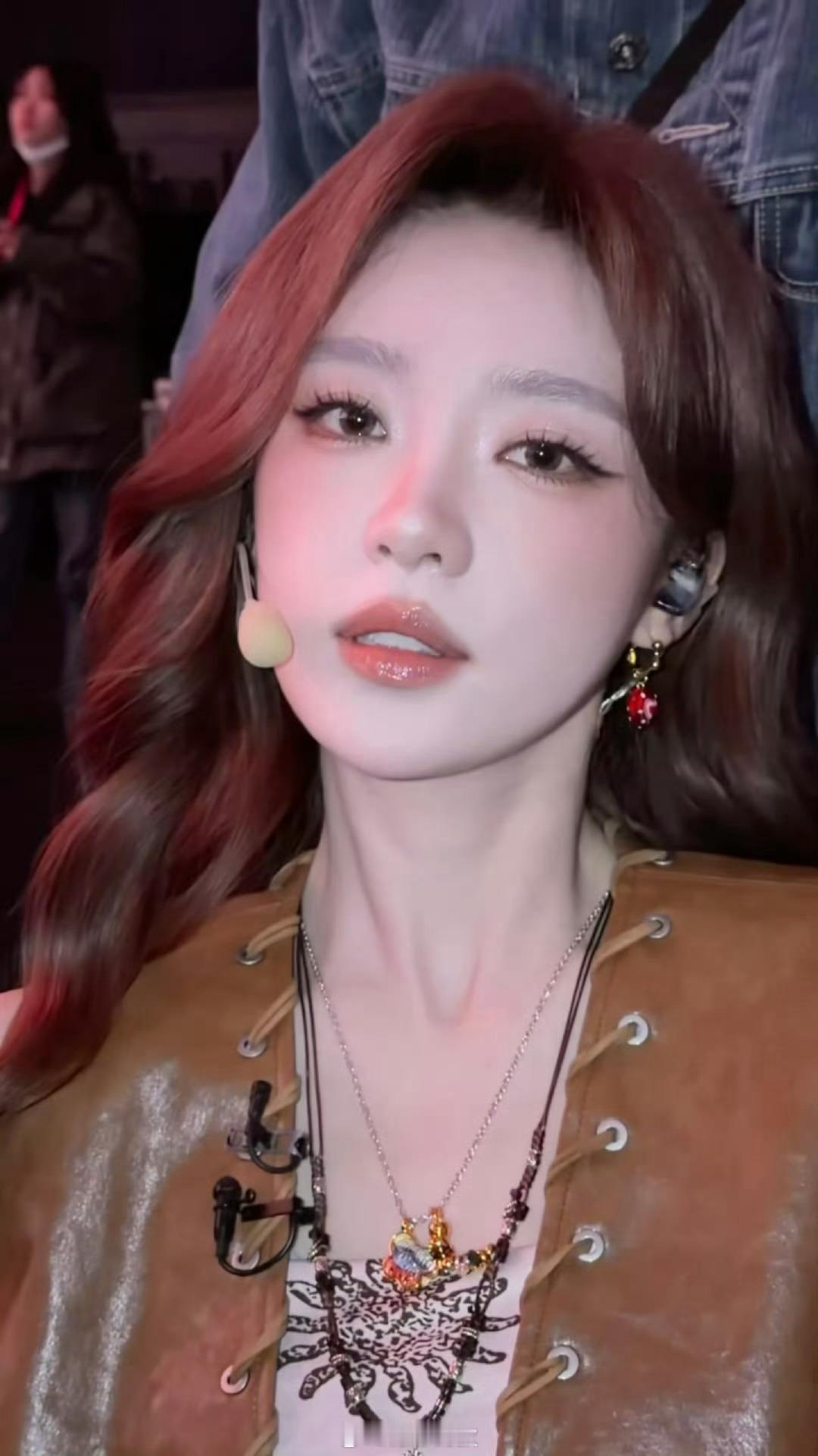 张月谈之前没敢来浪姐的原因张月背着组员偷偷哭不要哭，你是最好的队长 ！ 