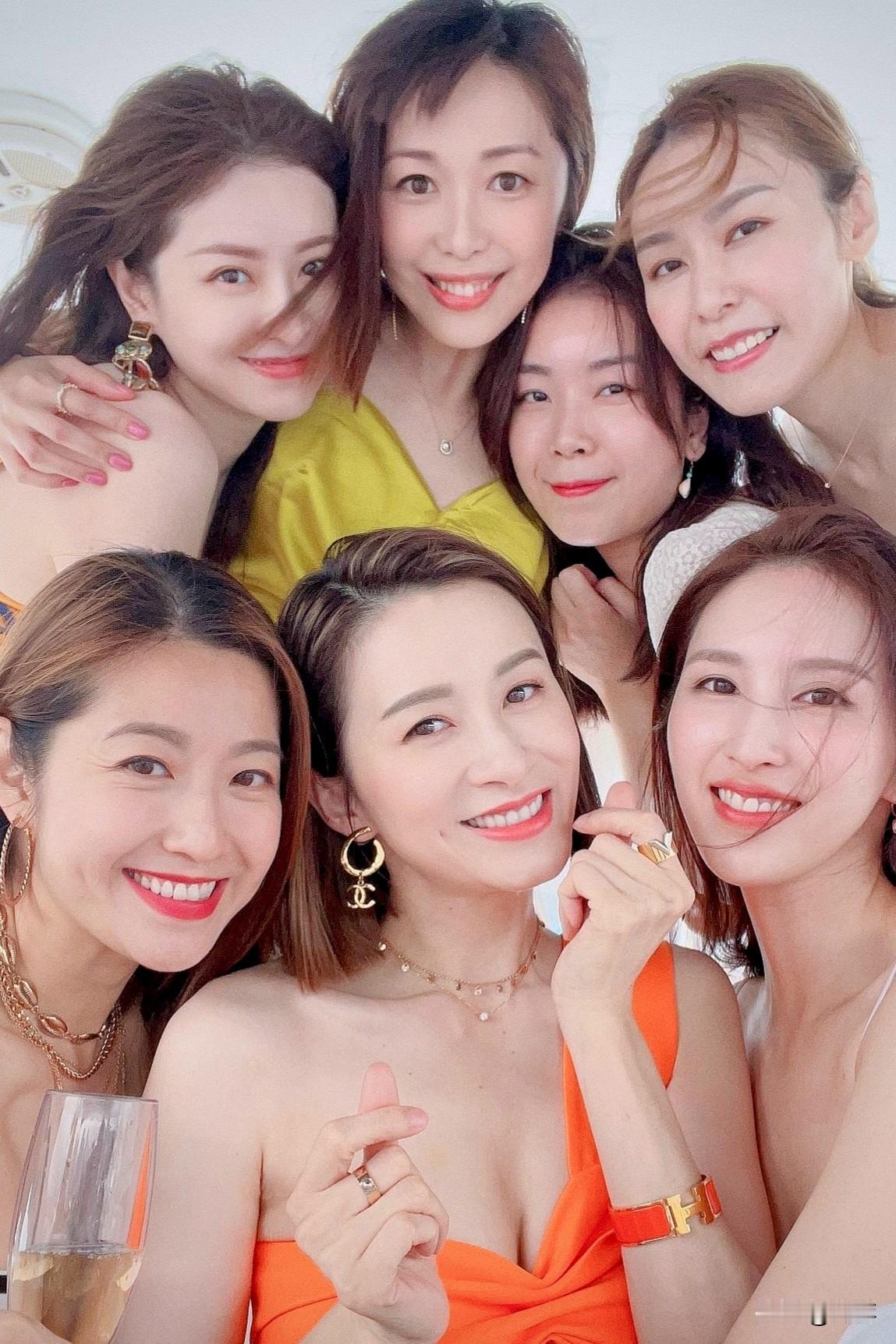 何天儿.和姐妹们出海聚会