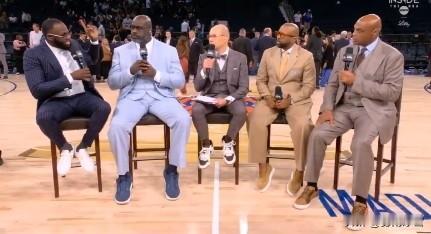 直逼灵魂的发问！追梦：福克斯上篮蠢 还是当年JR忘记得分蠢？
NBA总决赛G4，