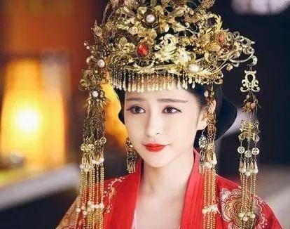 隋朝，14岁的义成公主被嫁给了65岁的老可汗，新婚当晚，老可汗丝毫不怜惜年幼的公