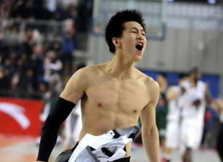 防不胜防！
据《第一财经》等媒体报道，知名篮球运动员郭艾伦和他的家人，被“好友”