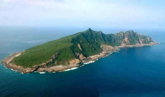 我现在才算彻底明白：中日闹得再凶，钓鱼岛上那座灯塔也绝对碰不得。

很多人看到钓