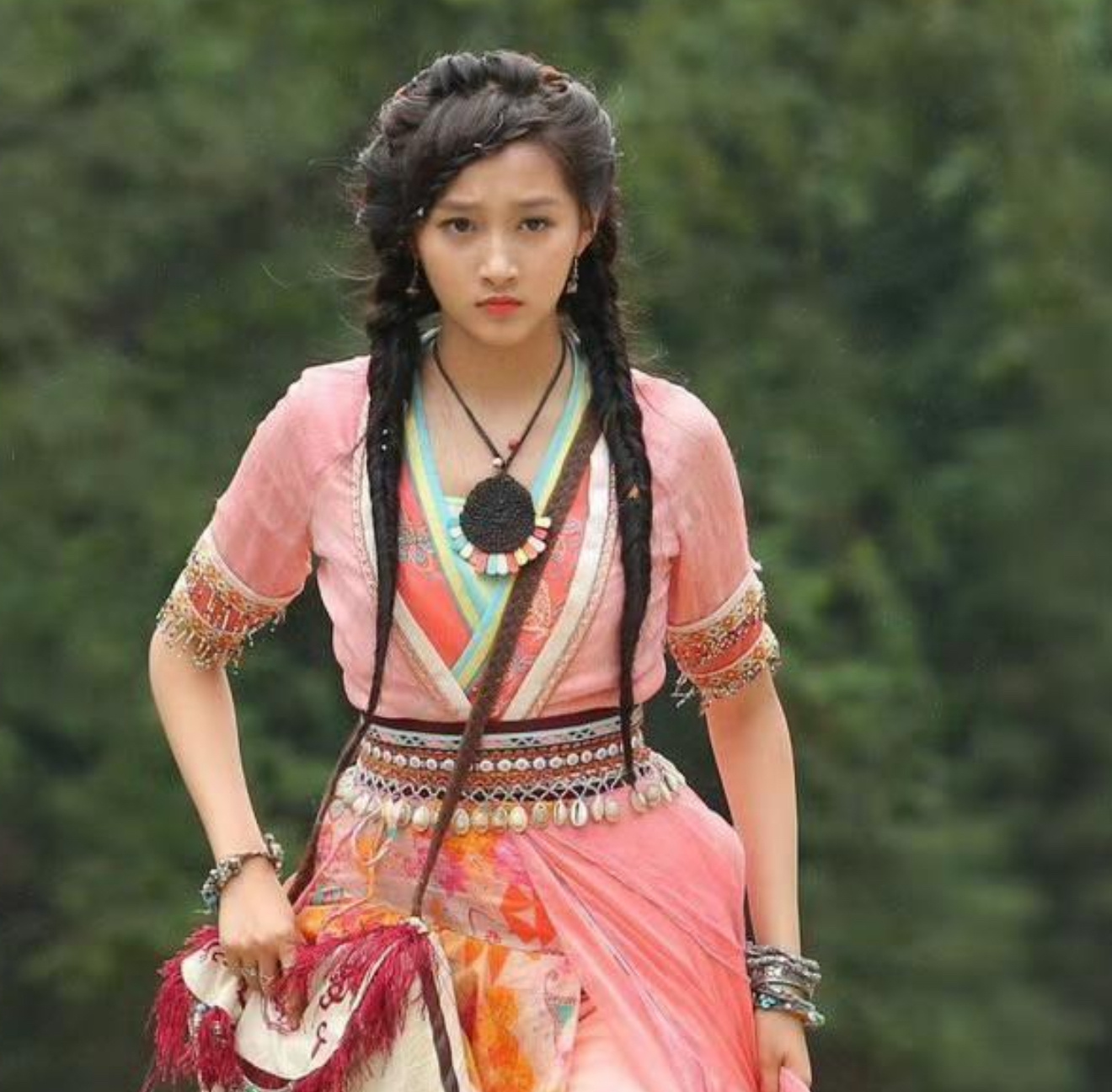 关晓彤早期好嫩啊，终于知道为什么叫她“国民女儿”了 