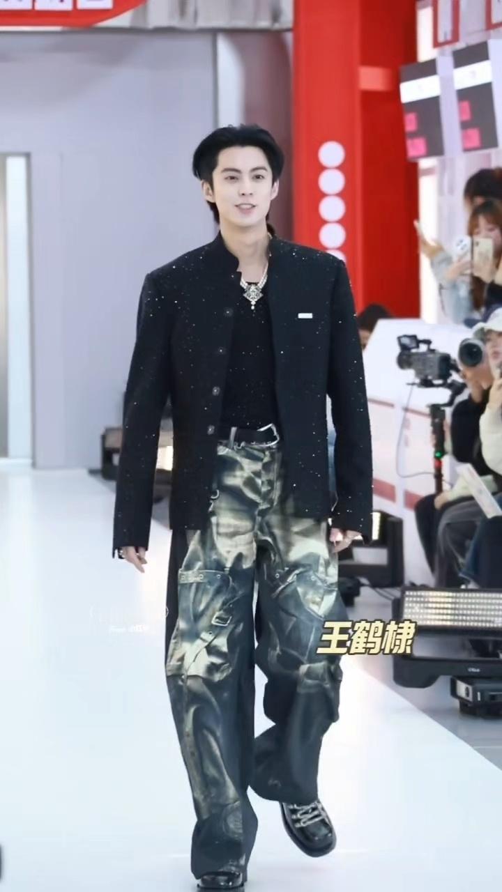 同家媒体拍的好六夜红毯，浅浅比美下王鹤棣 孟子义 章若楠 王星越 时代少年团 关