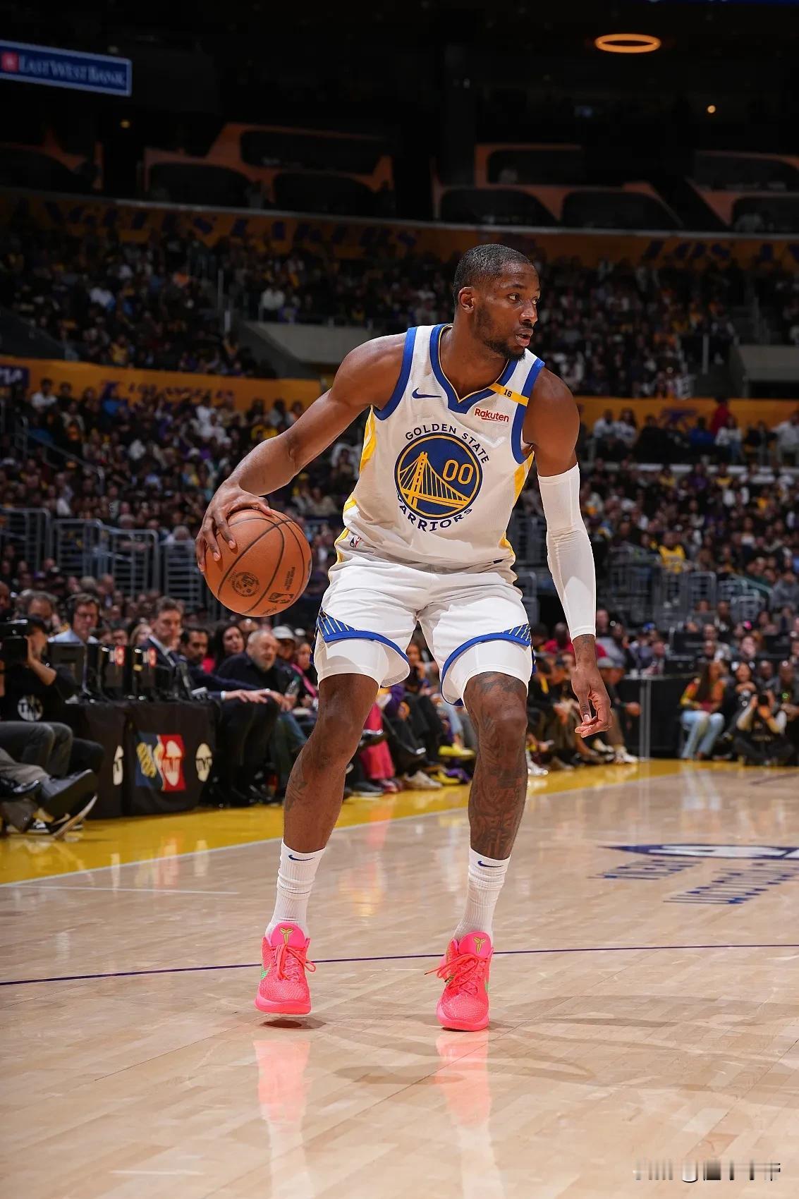 续约库明加的时候只给2000万美元，交易的时候却要价3000万美元！

据NBA