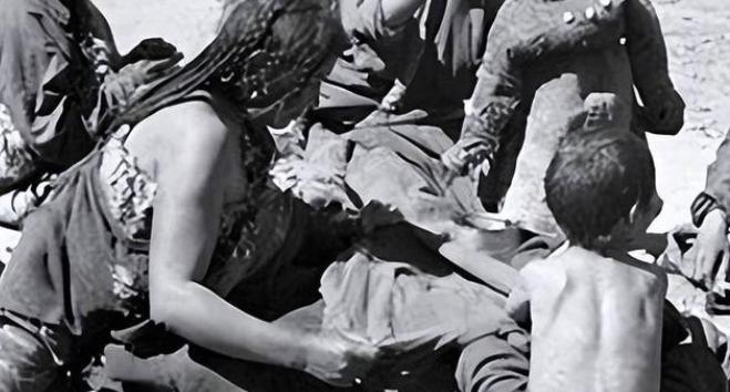 西藏到底有多富？上世纪五十年代，军队刚进去的时候，那些头人不卖粮，喊穷，想困死大