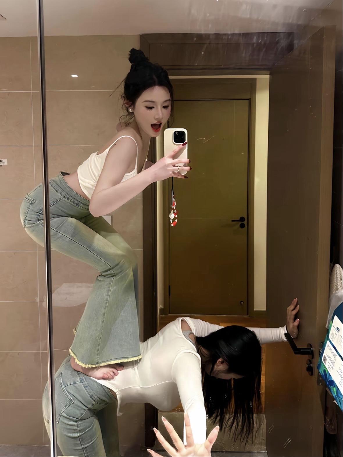 为什么我们会成为好朋友 因为我俩一个德行