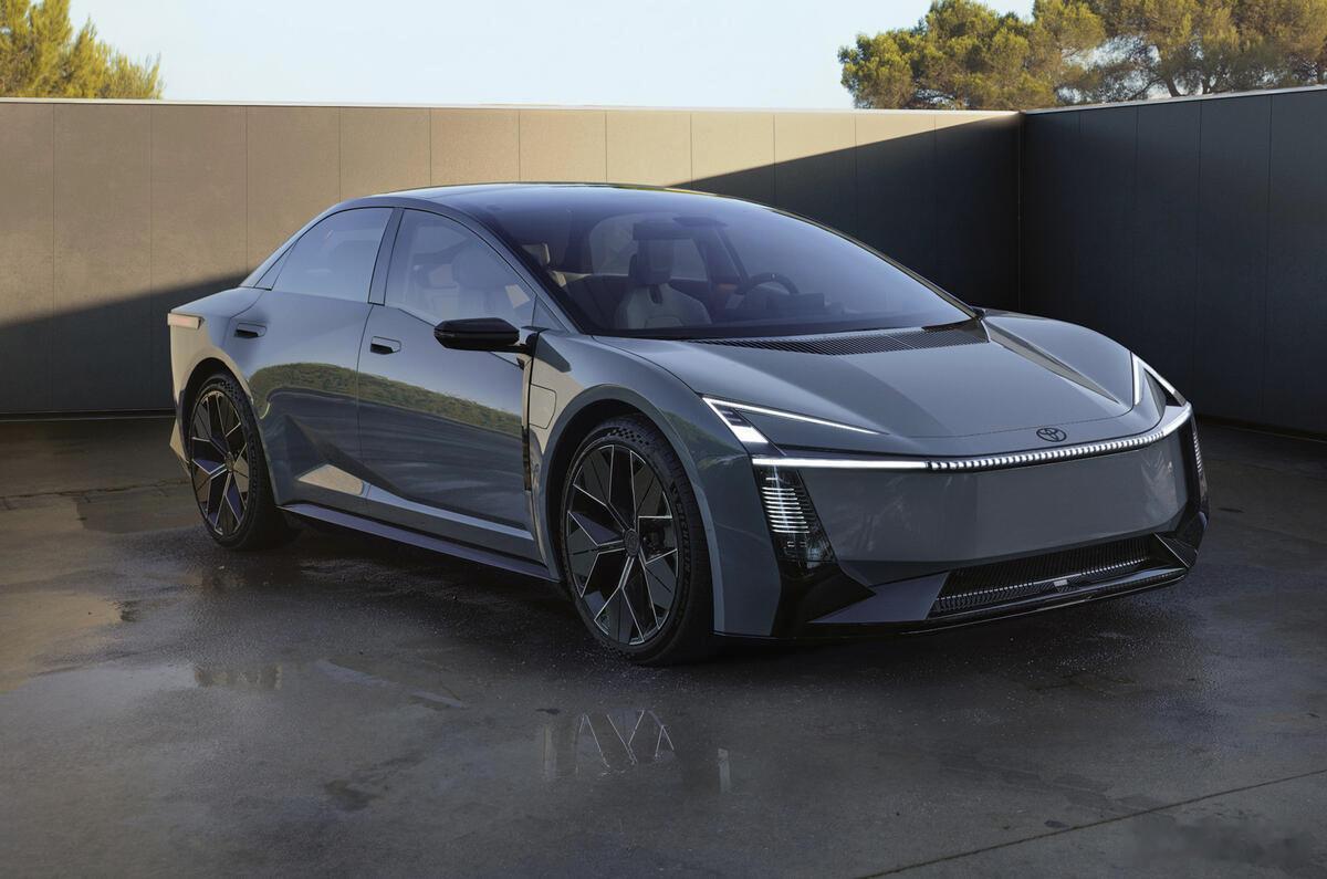 名车志新闻 打破对 “买菜车” 的固有印象， 丰田第 13 代卡罗拉概念车东京车