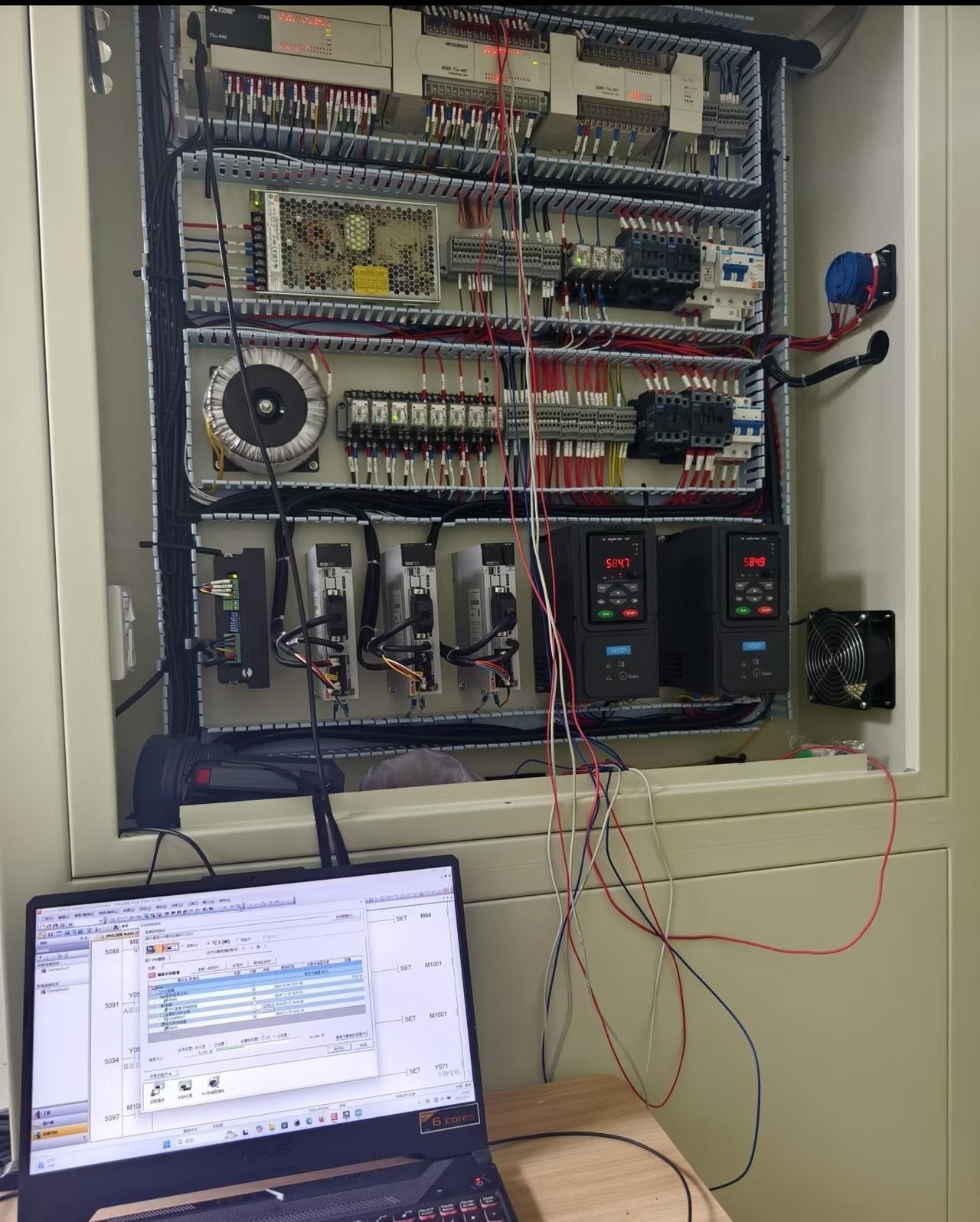 我上面还有一个领导，就是部门经理，他让我招一个人进来，我问他是什么岗位及一月工资