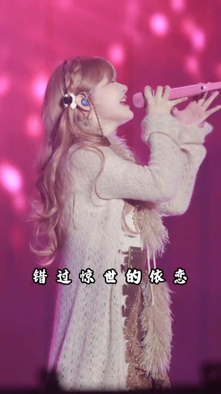 回头看，错过惊世的依恋。回头看，不曾走远。眷恋一人，流连忘返。