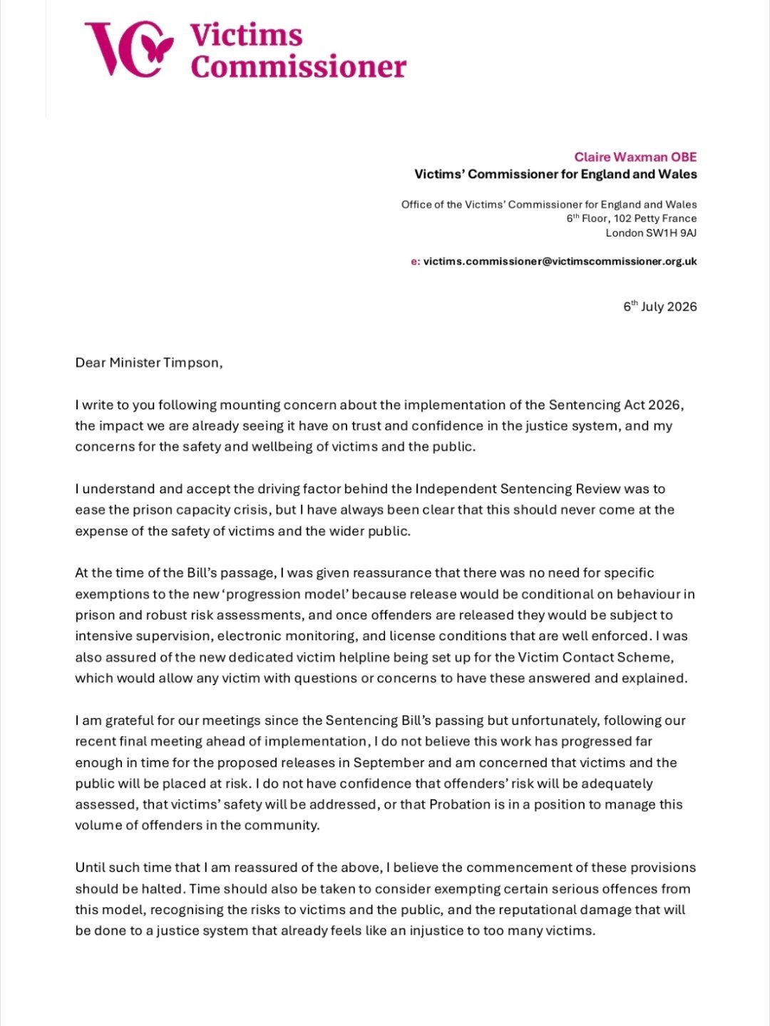 英国因监狱超负荷将释放百余名强奸犯¹ 暂停了，因为强奸案受害者、被害人家属闹得凶