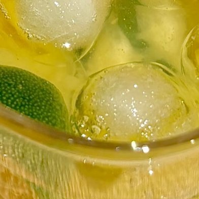 菠萝沁柠话梅水丨自制分享食材：一颗菠萝🍍、5颗青柠、5颗话梅冰块🧊、雪碧做法