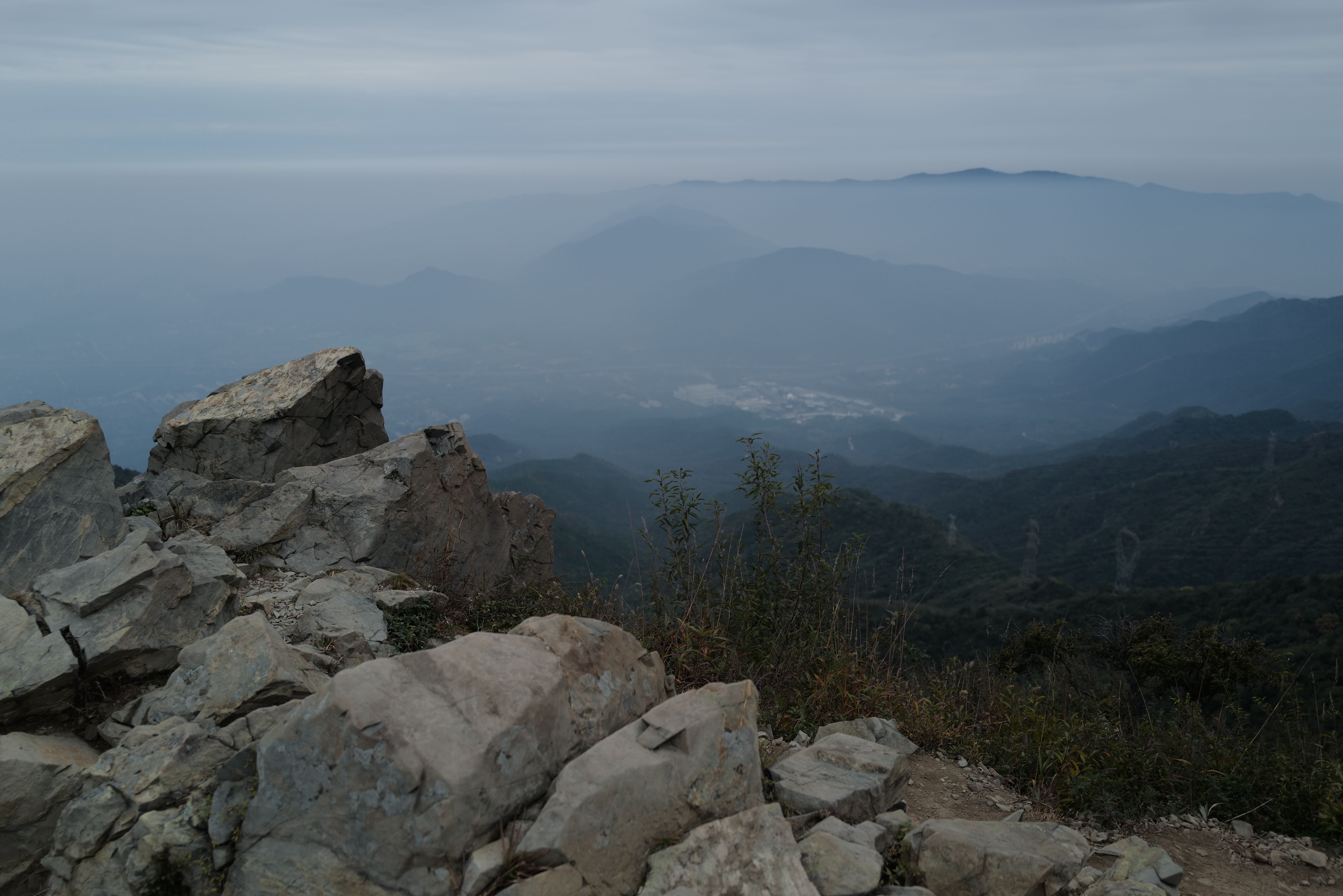 登山后驱车抵阳坊镇狂吃肉 ​​​