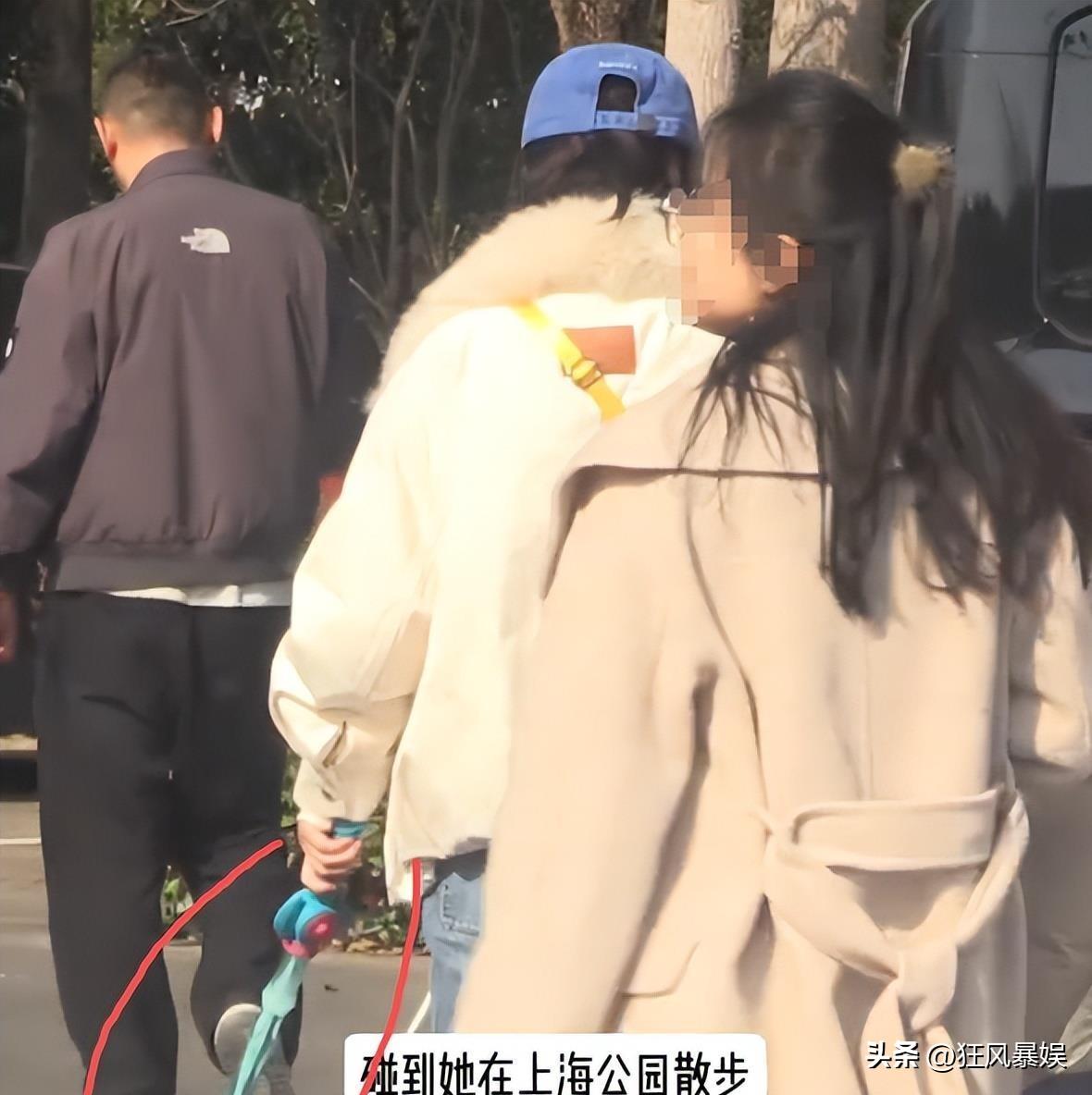 赵丽颖，被偶遇，素颜状态引热议！

3月13日，赵丽颖又上热搜了，这次不是因为新