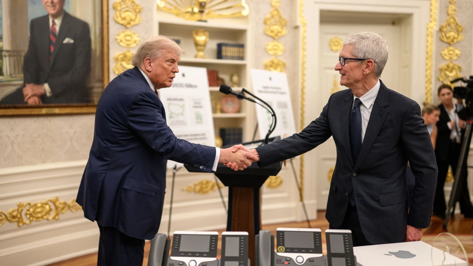 【Apple CEO Tim Cook 解释了他与特朗普的关系】Apple CE