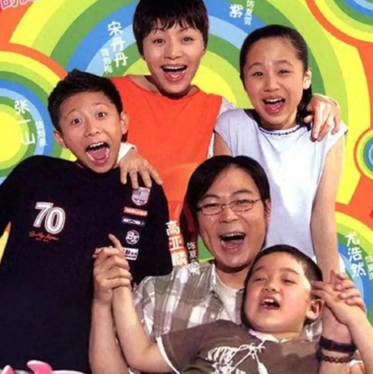28岁尤浩然在天津被偶遇身材和小时一样胖。当年看《我爱我家》最喜欢里面那胖乎乎的