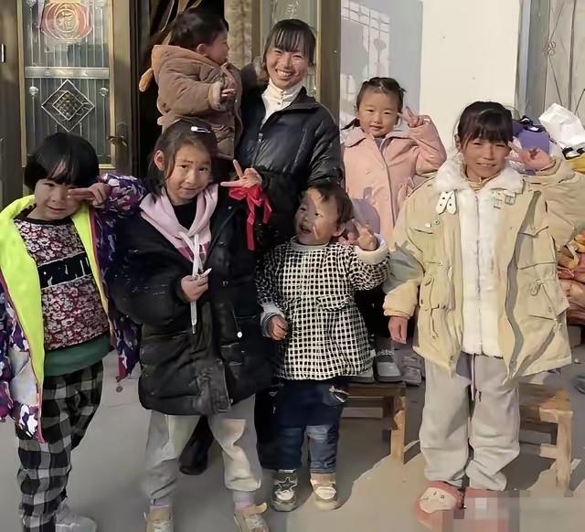 河南省虞城县有个冯亚萍的女人，她的大伯哥出了意外去世了，嫂子承受不住压力跑掉了，
