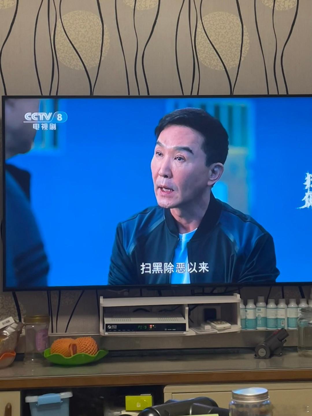晚饭在爸妈家吃的，现在陪爸妈看看电视，感觉还不赖金油趋势专家-唐生