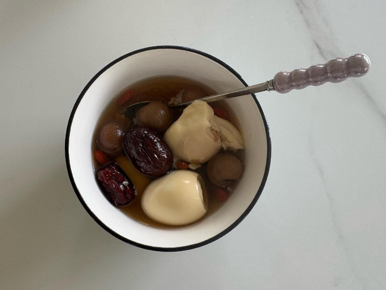 陶昕然被粉丝感动哭了还好有贴心的小棉袄给到陶昕然安慰，以后只留幸福的眼泪吧