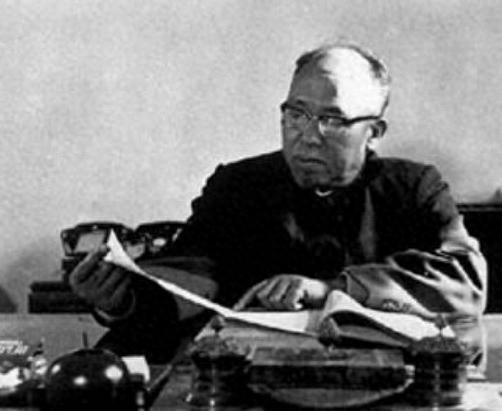 这位与彭德怀同级且资历极深的开国功臣，为何在1955年授衔大会中未见其身影呢？