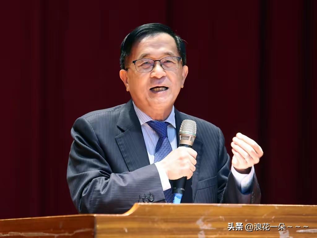 这家伙，一放出来就想叫？
话说，陈水扁都多大了？75岁的人了，安耽一点吧，难道真