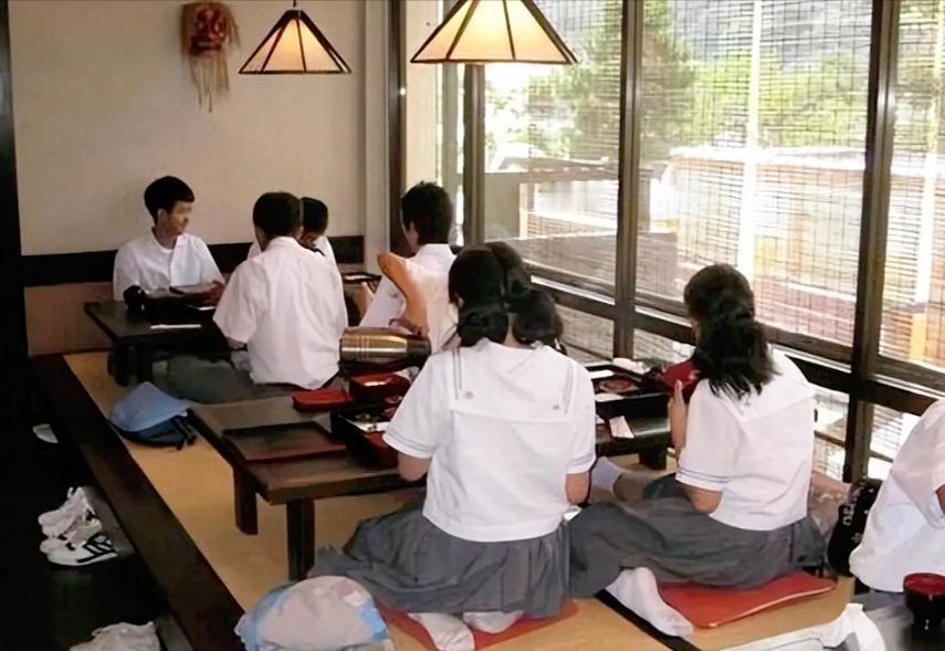 说出来你可能不信，日本的中学生现在有个让人触目惊心的问题，乱吃非处方药还染上了瘾