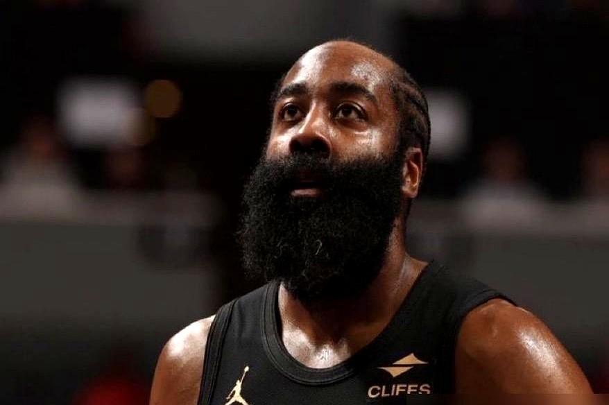 命中率硬生生被喂高10个点，在NBA，跟对大哥真能让你少奋斗十年。

贾勒特·阿