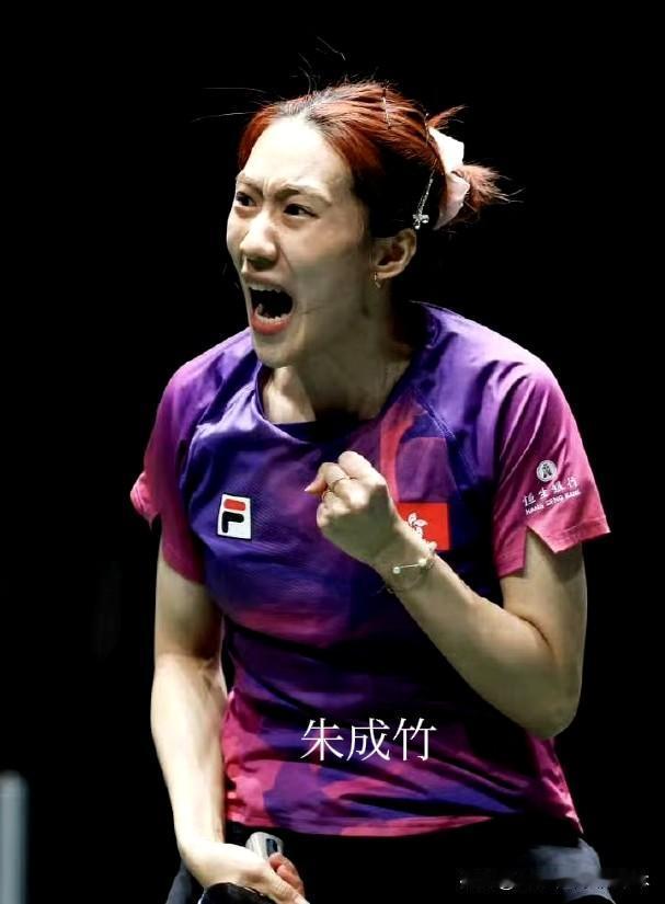 港队的朱成竹这次表现不错！基本上每场比赛都上，或是女双或是单打都打出了气势打出了