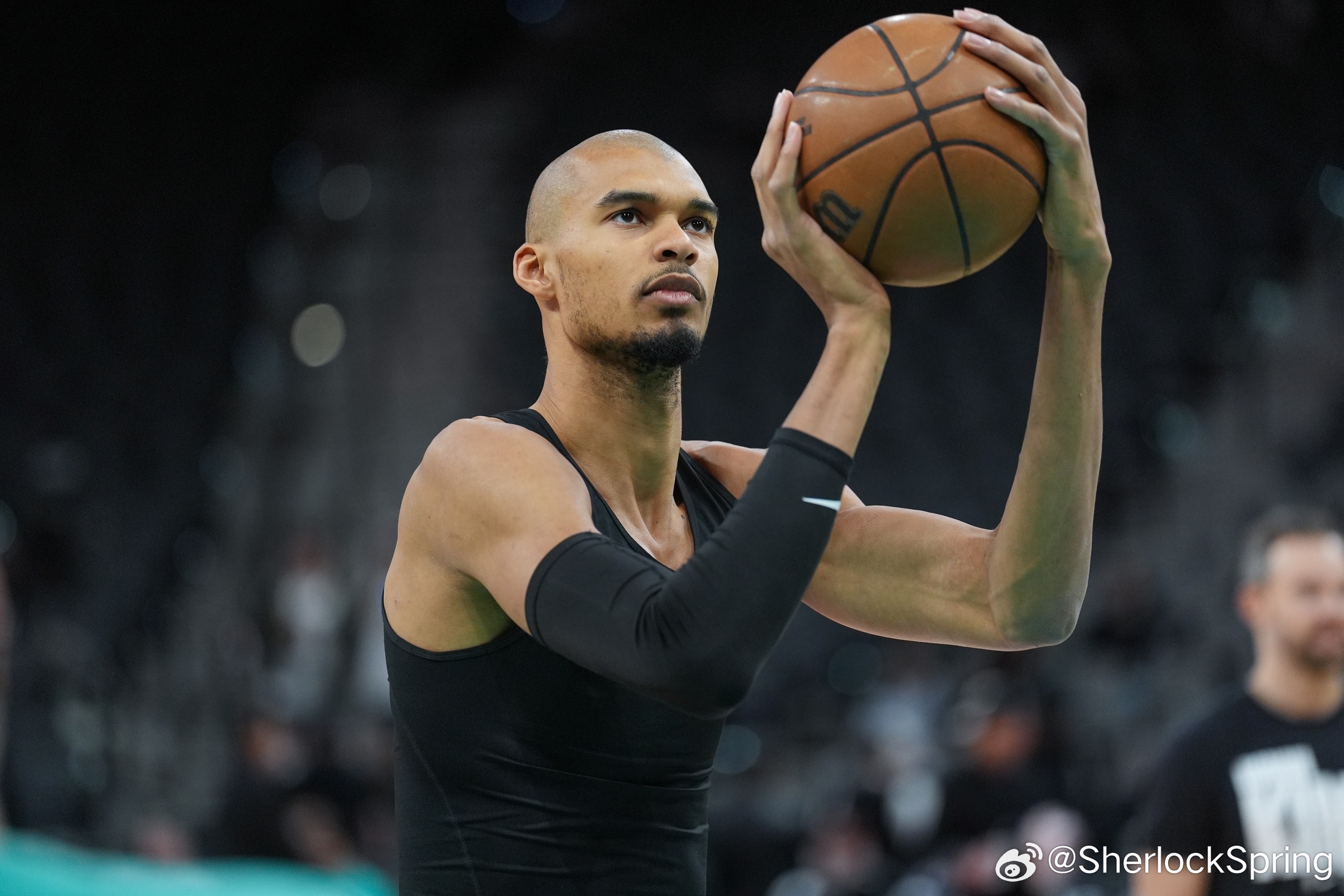 马刺119-101轻取雄鹿。文班首发22分10篮板1助攻2盖帽。文班亚马马刺战胜